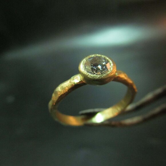 Engagement ring. 14K Yellow gold ring with 0.25ct' Diamond. very unique ring. - Picture 14 of 14